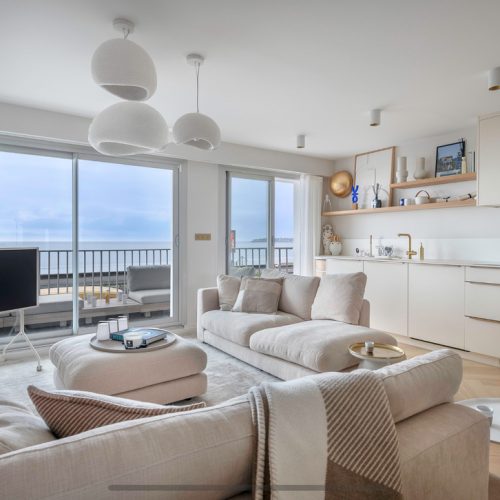 69888DEC-9E5D-46AC-8AF1-45941A635A6F_1_105_c