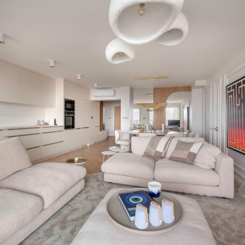 781C2B1D-07DB-46D9-837F-A25E48336873_1_105_c