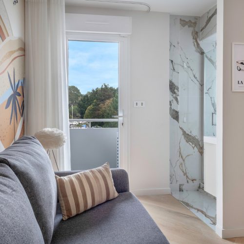 926BE045-5390-4B75-8517-9EF9A200C4E2_1_105_c